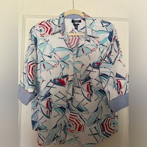 Chaps women’s shirt, classic fit. Long sleeves. No Iron. Size L.